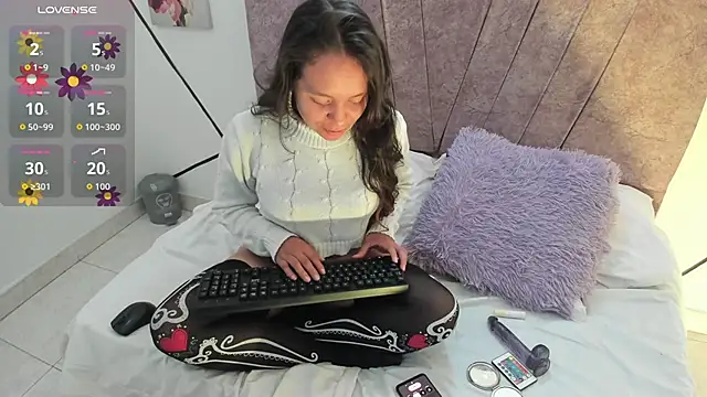 Julieta Lein online show from October 28, 2025, 11:51 pm