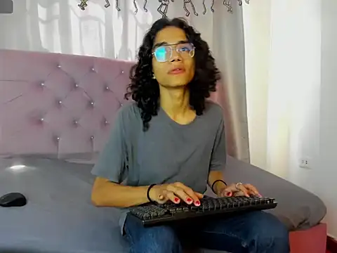 EthanBlackwoodd online show from November 11, 2025, 6:41 pm