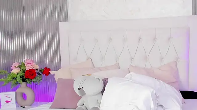 MelodySweetHoney online show from November 18, 2025, 3:27 pm