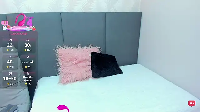 VivianSantana1 online show from November 5, 2025, 12:16 pm