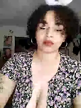 Julie wallace online show from November 4, 2025, 9:03 pm