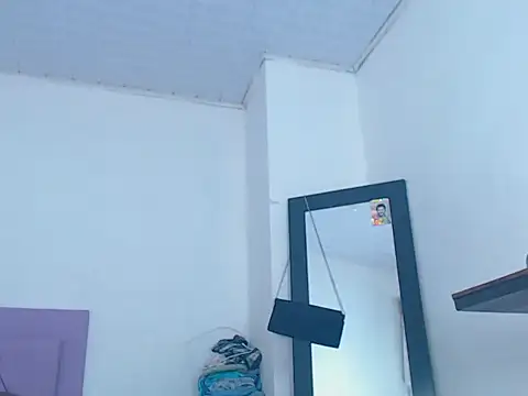 Snapshot of whitneytt chatting on November 18, 2025, 1:11 am whitneytt online show from November 18, 2025, 1:11 am