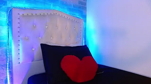 oliviarichard  online show from November 13, 2025, 5:23 pm