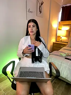 Victoriaa Gray online show from November 25, 2025, 2:39 pm