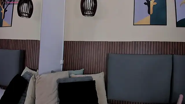 EmillyHarper  online show from November 11, 2025, 4:01 am