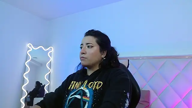 NANAKY TAY online show from October 26, 2025, 12:11 pm