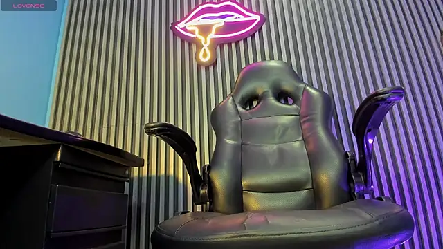 kevinn blue1 online show from October 22, 2025, 9:14 pm