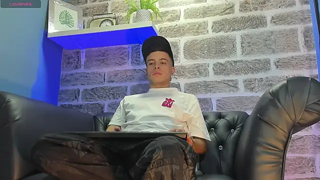 kevinn blue1 online show from October 28, 2025, 12:14 am