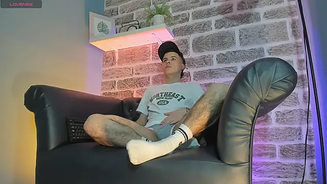 kevinn blue1 online show from October 28, 2025, 9:06 pm