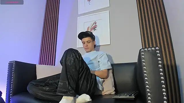 kevinn blue1 online show from November 11, 2025, 12:27 pm