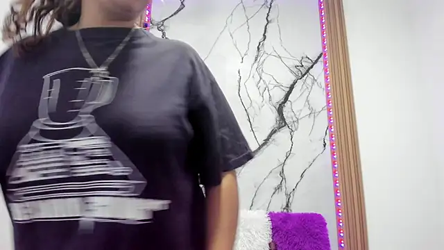 Snapshot of Bonnie_tucci1 chatting on October 24, 2025, 1:07 pm Bonnie tucci1 online show from October 24, 2025, 1:07 pm