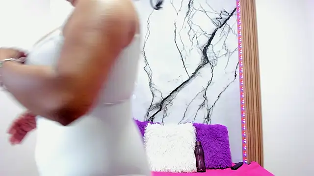 Snapshot of Bonnie_tucci1 chatting on October 27, 2025, 2:21 pm Bonnie tucci1 online show from October 27, 2025, 2:21 pm