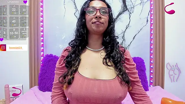 Snapshot of Bonnie_tucci1 chatting on November 13, 2025, 3:55 pm Bonnie tucci1 online show from November 13, 2025, 3:55 pm