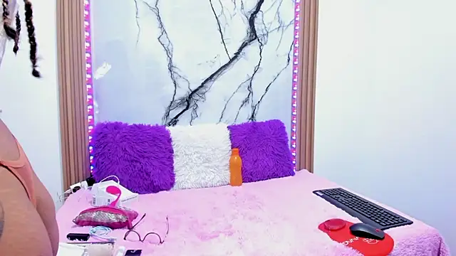 Snapshot of Bonnie_tucci1 chatting on November 14, 2025, 12:37 pm Bonnie tucci1 online show from November 14, 2025, 12:37 pm