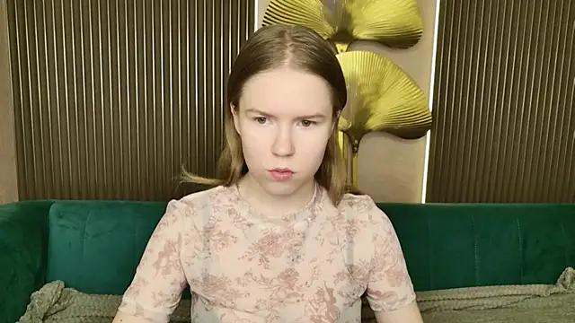 Snapshot of Alida_Brice chatting on April 18, 2026, 5:22 am Alida Brice online show from April 18, 2026, 5:22 am