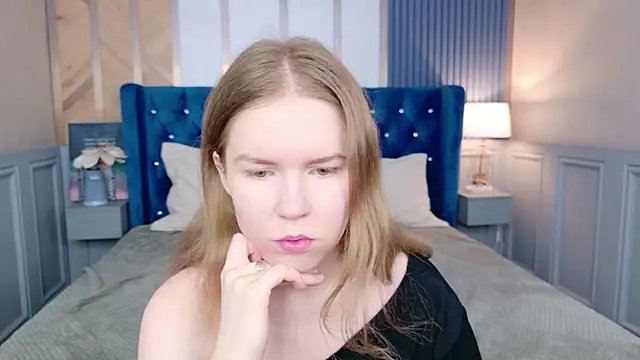 Snapshot of Alida_Brice chatting on April 21, 2026, 5:36 am Alida Brice online show from April 21, 2026, 5:36 am