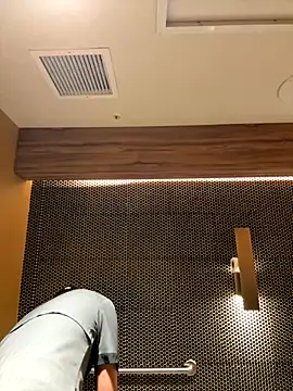 LeoPR00 online show from November 2, 2025, 9:28 pm