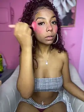 Snapshot of PrettyTiana_ chatting on November 28, 2025, 10:01 pm PrettyTiana online show from November 28, 2025, 10:01 pm