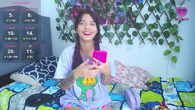 Snapshot of katy_peach chatting on September 14, 2025, 8:41 pm katy peach online show from September 14, 2025, 8:41 pm