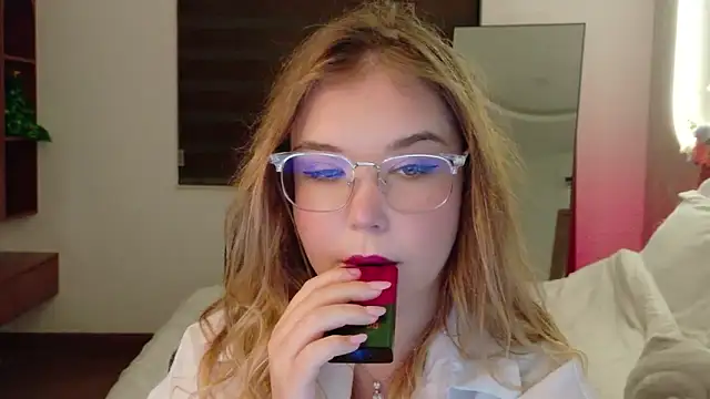 Lilith Bonheur online show from April 3, 2026, 9:46 pm