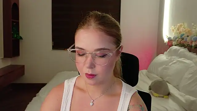 Lilith Bonheur online show from April 7, 2026, 9:37 pm