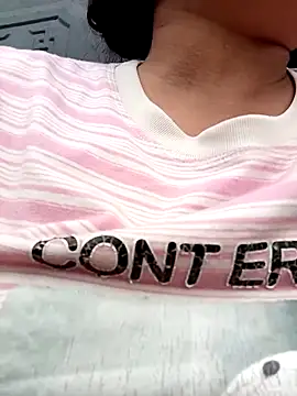 Luyen004 online show from April 2, 2026, 2:42 am