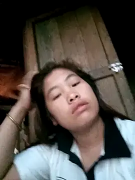 Luyen004 online show from April 10, 2026, 10:47 pm