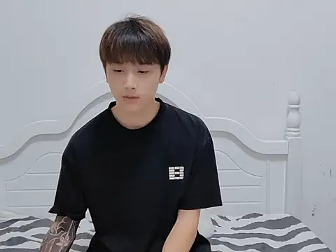 xiaoyi2563 online show from September 14, 2025, 1:10 pm