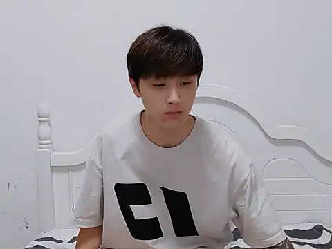 xiaoyi2563 online show from September 15, 2025, 12:38 pm