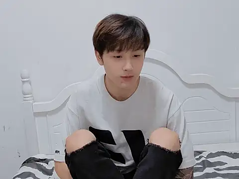 xiaoyi2563 online show from September 16, 2025, 11:33 am