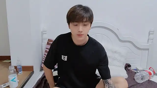 xiaoyi2563 online show from September 29, 2025, 11:26 am