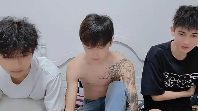 xiaoyi2563 online show from October 10, 2025, 12:37 pm