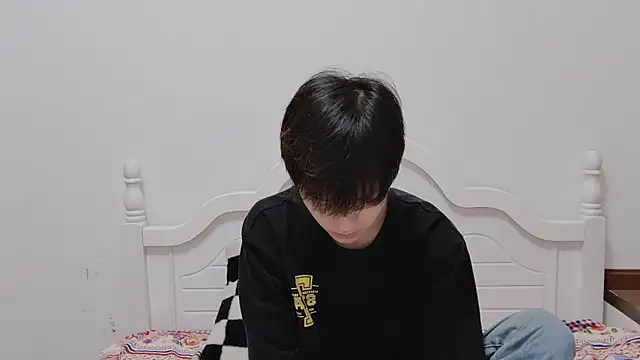 xiaoyi2563 online show from October 23, 2025, 1:21 pm