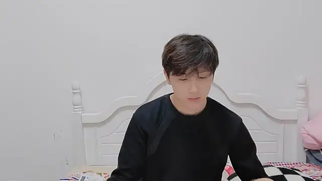 xiaoyi2563 online show from October 26, 2025, 12:33 pm