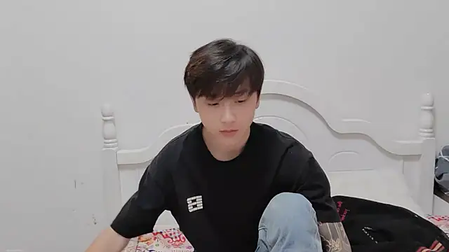 xiaoyi2563 online show from October 30, 2025, 1:34 pm