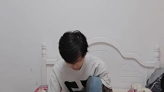 xiaoyi2563 online show from November 6, 2025, 7:20 am