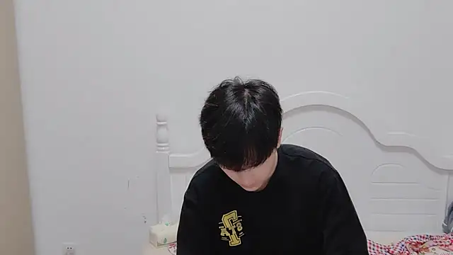 xiaoyi2563 online show from November 7, 2025, 10:04 am