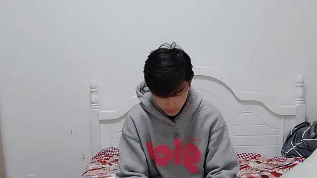 xiaoyi2563 online show from November 12, 2025, 8:26 am