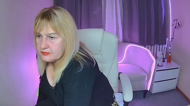 EmmaEllison online show from November 12, 2025, 6:47 am