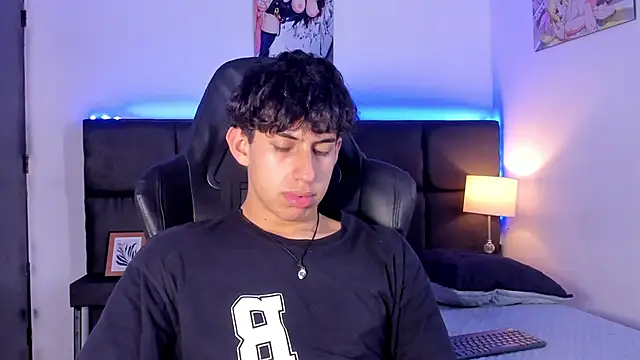 Aaron Spencer13 online show from October 7, 2025, 6:16 pm