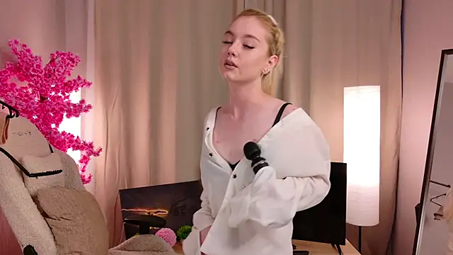 Flirty lee online show from October 27, 2025, 2:21 pm