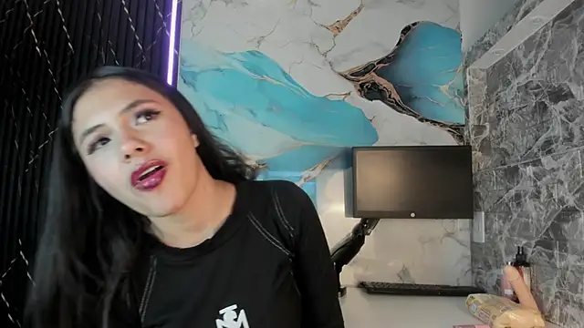 SharomHilton online show from September 29, 2025, 8:13 pm