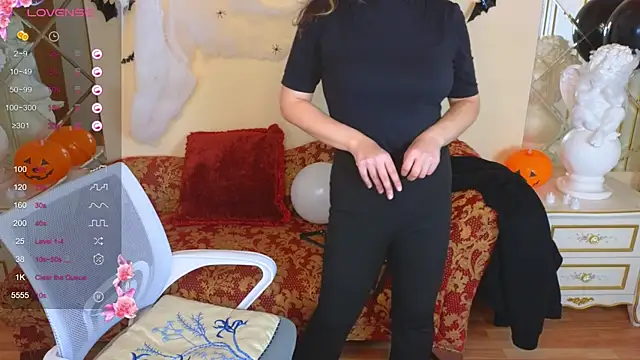 JuicyLullu online show from October 17, 2025, 4:37 am