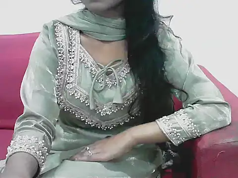 short girl  online show from February 2, 2026, 8:07 pm