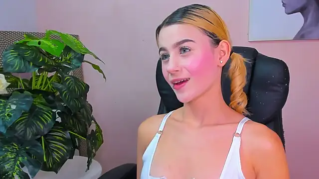 ChloeLaurentt online show from March 24, 2026, 1:21 am