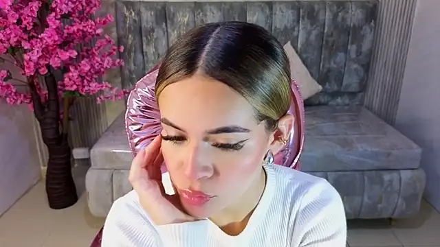 lilith4 s online show from November 22, 2025, 8:19 pm