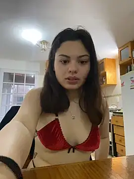 Snapshot of Nayyla18 chatting on October 9, 2025, 9:46 pm Nayyla18 online show from October 9, 2025, 9:46 pm