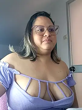 Chiki hot92 online show from October 16, 2025, 8:21 pm