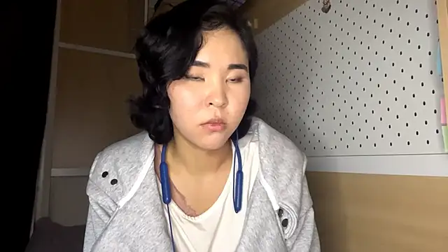 JennyCarpenter online show from March 8, 2026, 2:04 am