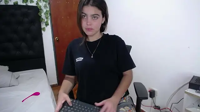 isabel 09 online show from November 6, 2025, 3:07 am